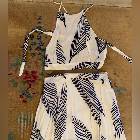 Aakaa halter top and matching maxi skirt set. Size small skirt, medium top - Picture 10 of 11